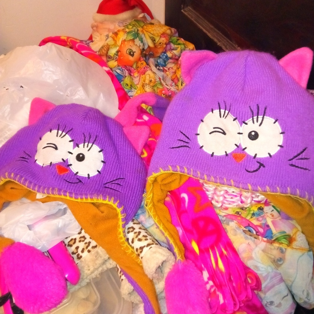 SOLD** Flipeez Kitty Cat hat bundle w/scarves